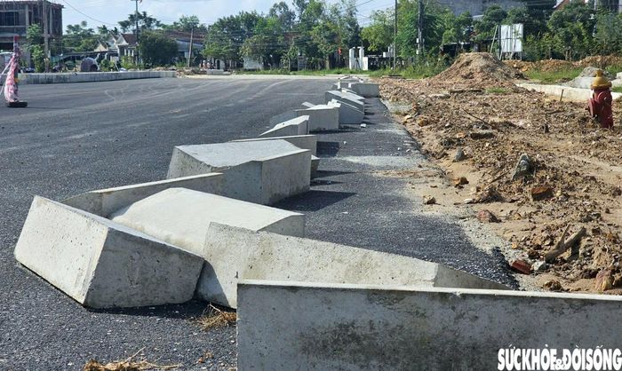 Đoạn tuyến thuộc gói thầu số 20 được thảm nhựa. Ảnh: PV.