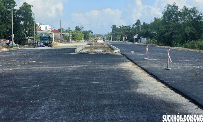 Đối với gói thầu số 20, hoàn thành nền, móng đường trên chiều dài 1,8/3,4km (đạt khoảng 52,9%). Ảnh: PV.
