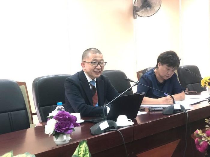 Ông Nakamura Shintaro- cố vấn cấp cao về an sinh xã hội của Cơ quan Hợp tác Quốc tế Nhật Bản (JICA) trả lời phỏng vấn của phóng viên. Ảnh: Hải Yến