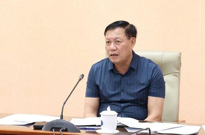 Thứ trưởng Bộ Y tế Đỗ Xuân Tuyên phát biểu chỉ đạo tại cuộc họp. Ảnh: Trần Minh