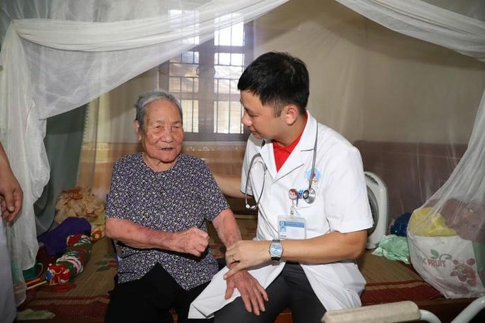 Bệnh án điện tử giúp bác sĩ giảm thời gian làm hồ sơ để tập trung hơn cho người bệnh