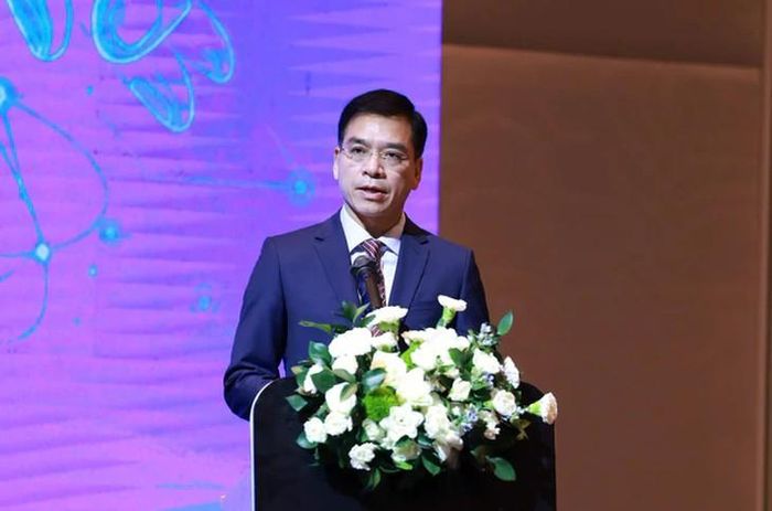 TS.BS Hà Anh Đức, Cục trưởng Cục Quản lý Khám, chữa bệnh (Bộ Y tế) phát biểu tại hội nghị. 