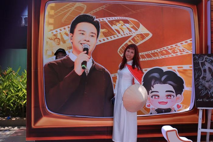  Những chiếc fan booth bắt mắt mang màu sắc "signature" của các Anh Tài, thu hút Gai Con đến tham quan và chụp ảnh lưu niệm. 