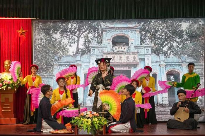 Tiểu phẩm "Bắc Lệ đền thiêng” kể về hành trình gìn giữ đền Bắc Lệ và không gian thực hành tín ngưỡng thờ Mẫu của cộng đồng, được đánh giá rất thú vị
