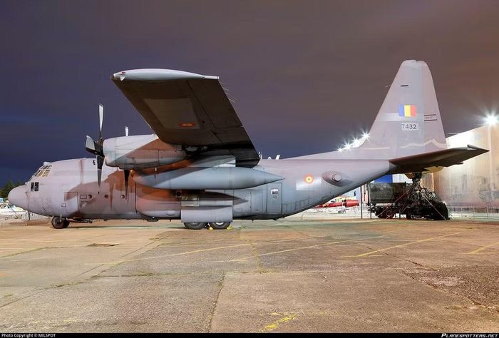 Sau đó phiên bản C-130H cải tiến dần được bổ sung vào phi đội vận tải của Romania, chiếc đầu tiên đến vào ngày 14/2/2007 (hiện nó đã bị loại biên), và nước này còn nhận thêm 2 phi cơ C-130H miễn phí nữa từ Mỹ vào năm 2023.