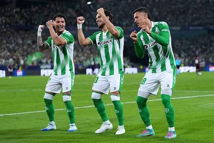 Sự cố xảy ra khi cầu thủ người Brazil cùng Real Betis thi đấu tại Champions League (Ảnh: Getty Images)