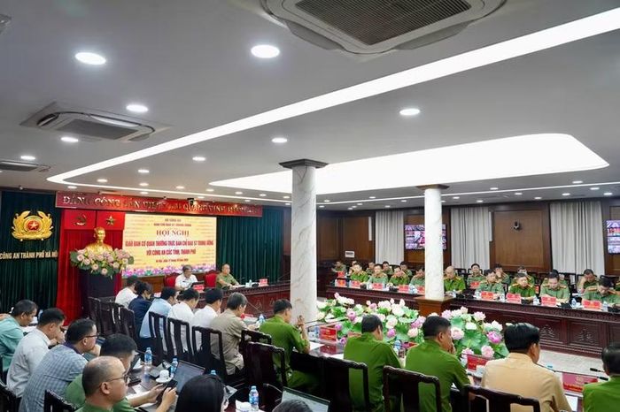 Các đại biểu dự tại điểm cầu CATP Hà Nội