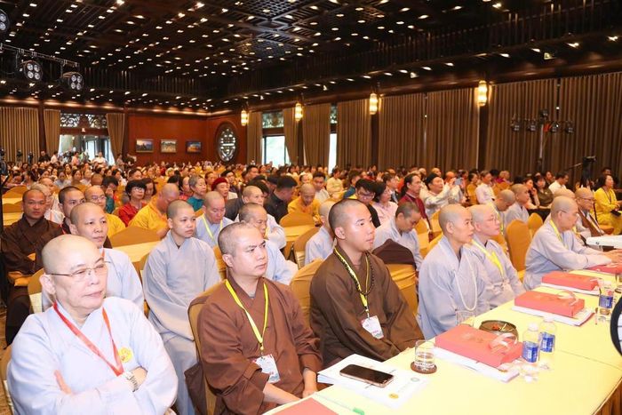 Các đại biểu, phật tử dự buổi tọa đàm. Ảnh: Lê Khánh 