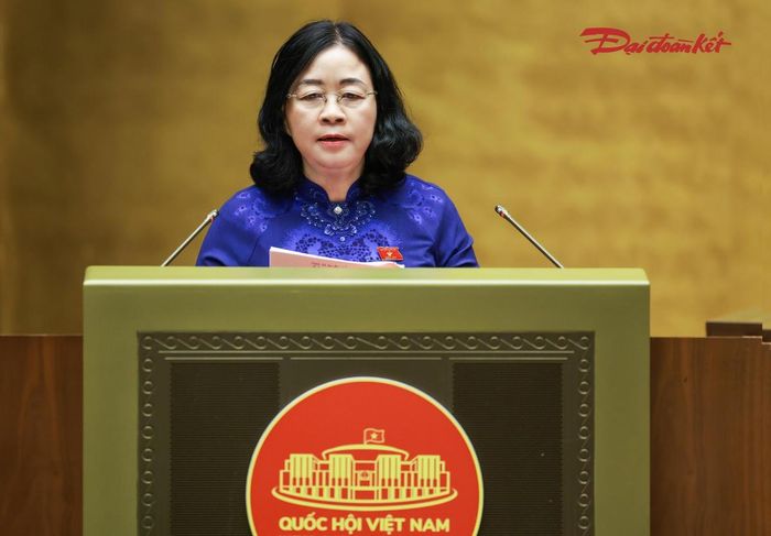 Ủy viên Bộ Chính trị, Bí thư Trung ương Đảng, Chủ tịch UBTƯ MTTQ Việt Nam Bùi Thị Minh Hoài trình bày Báo cáo tổng hợp ý kiến, kiến nghị của cử tri và Nhân dân gửi đến Kỳ họp thứ 2, Quốc hội khóa XVI. Ảnh: Quang Vinh