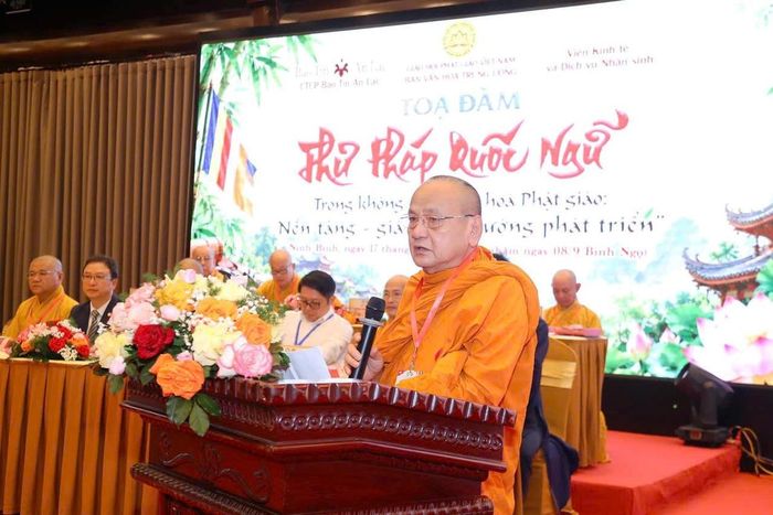 Hòa thượng Thích Bửu Chánh, Ủy viên Ban thư ký Thường trực Giáo hội phật giáo Việt Nam, Phó Trưởng ban Văn hóa trung ương GHPGVN phát biểu khai mạc buổi tọa đàm. Ảnh: Lê Khánh.
