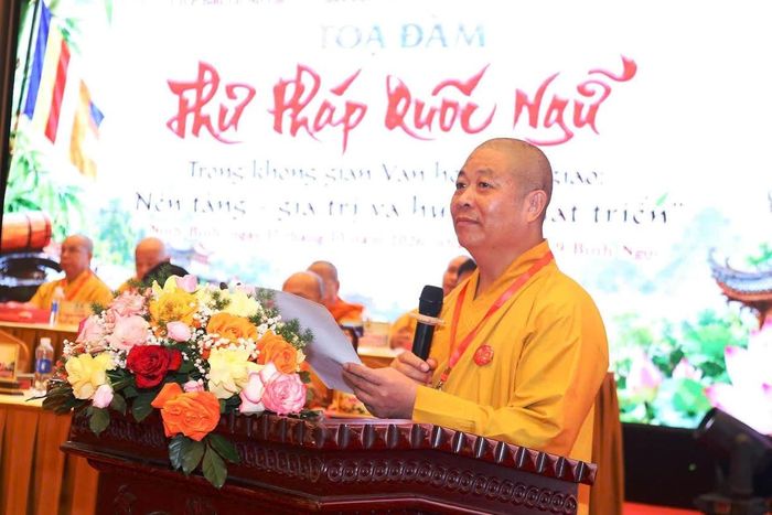 Hòa thượng Thích Thọ Lạc phát biểu kết luận buổi tọa đàm. Ảnh: Lê Khánh.