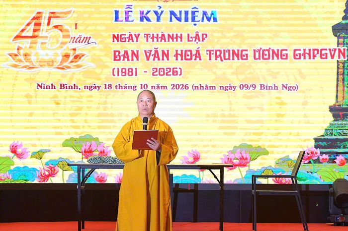 Hòa thượng Thích Thọ Lạc, Trưởng ban Văn hóa Trung ương GHPGVN phát biểu giới thiệu vở nhạc kịch cải lương: "Phật giáo – Đệ nhất Pháp chủ Giáo hội Phật giáo Việt Nam Đại lão Hòa thượng Thích Đức Nhuận".