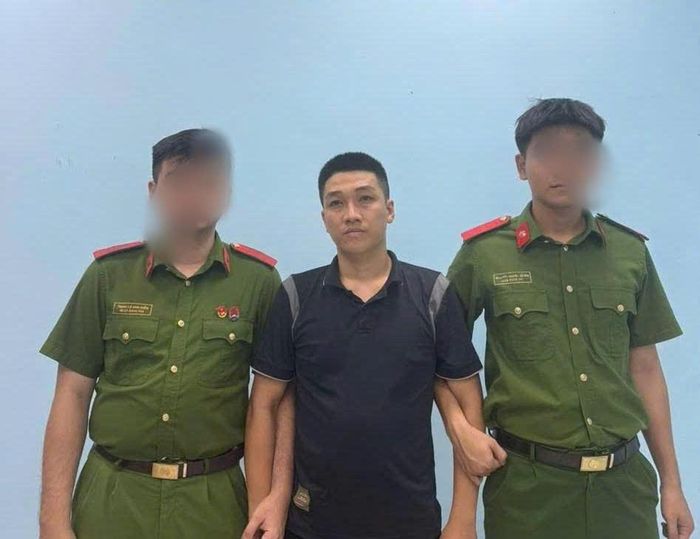 Đối tượng Nguyễn Tấn Biên tại cơ quan điều tra. Ảnh: CA Đà Nẵng.