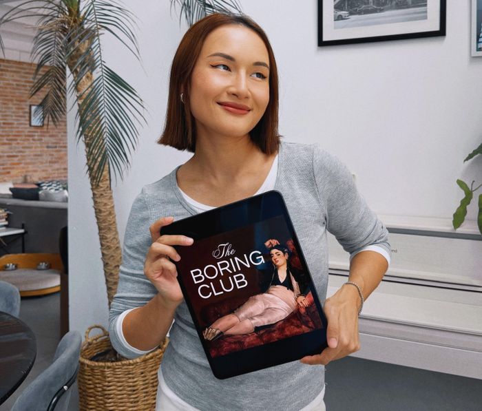 Vlogger vừa khởi xướng The Boring Club, cộng đồng gặp gỡ trực tiếp và cùng trải nghiệm những hoạt động yêu thích như đọc sách, viết journal, xem phim, nghe nhạc. Ảnh: NVCC .