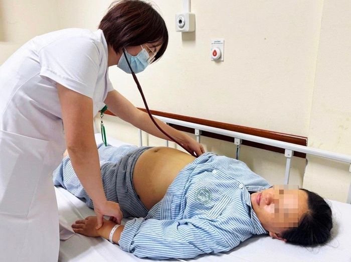  Bệnh nhân điều trị bệnh gan tại Bệnh viện Bạch Mai, trước đó không có triệu chứng bất thường. Ảnh: BVCC.