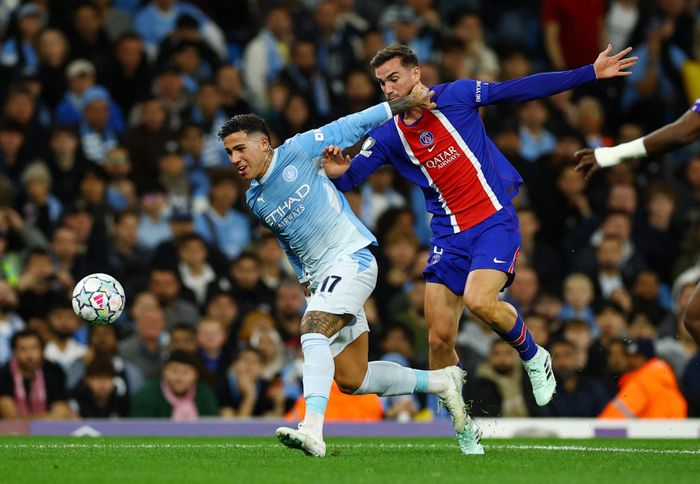  PSG chỉ cầm bóng khoảng 46% tại Etihad nhưng vẫn tạo ra thế trận chủ động nhờ khả năng xử lý nhanh ở khu trung tuyến. 