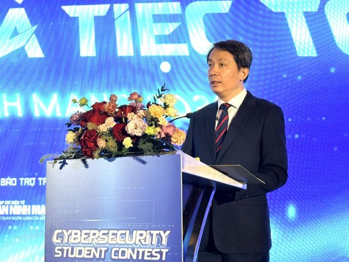 PGS.TS. Phạm Quang Hưng, Thứ trưởng Bộ Giáo dục và Đào tạo phát biểu tại Lễ trao giải.