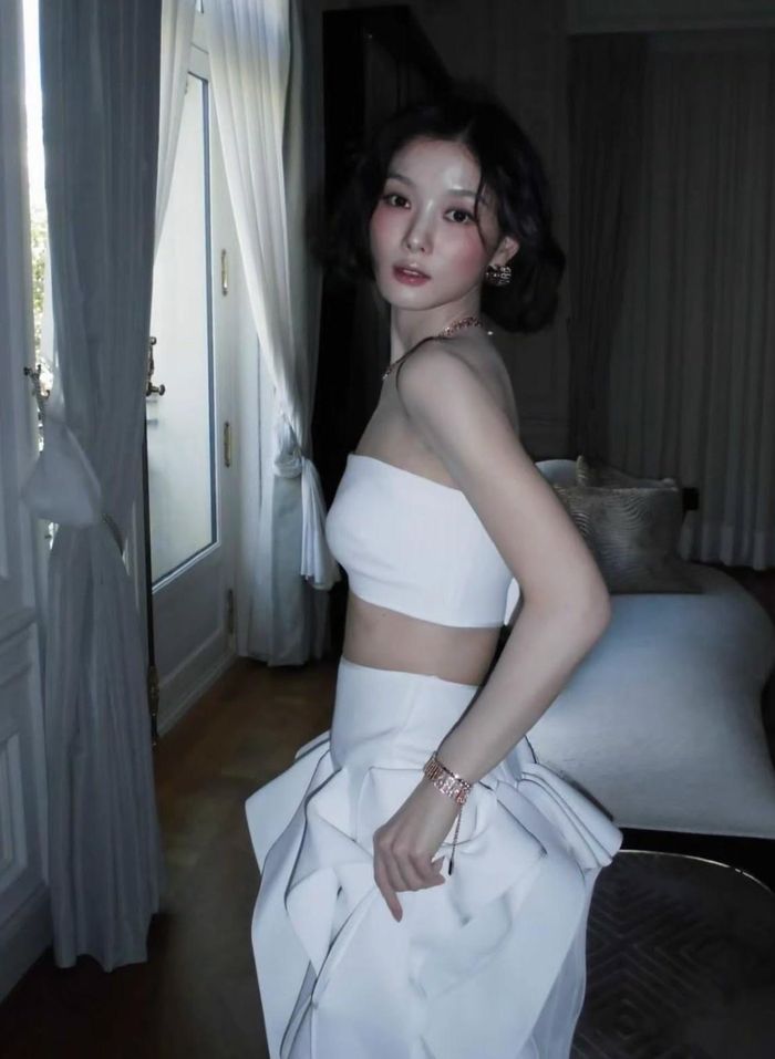 Kim Yoo Jung khoe diện mạo với mái tóc ngắn cá tính. Ảnh: @you_r_love.