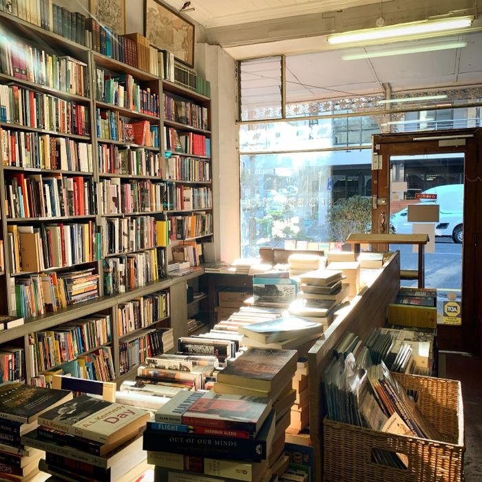Clarke’s Bookshop sở hữu kho lưu trữ đồ sộ về lịch sử, nghệ thuật, bản đồ cổ và văn học châu Phi. Ảnh: Clarke’s Bookshop.