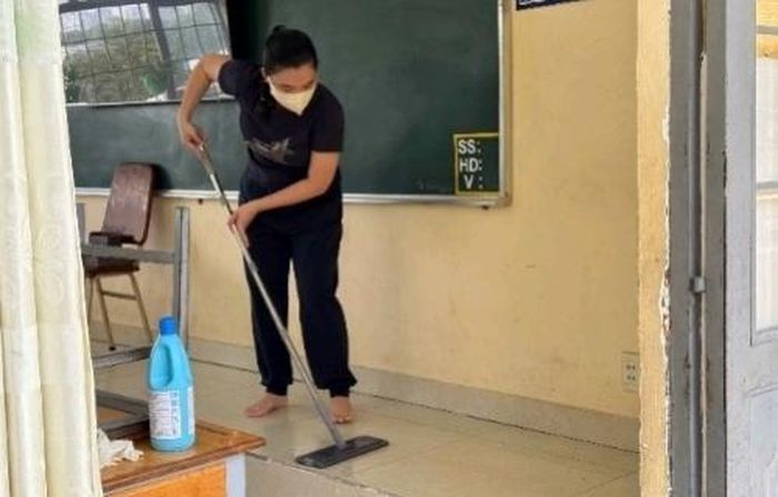  Công tác tổng vệ sinh khử khuẩn tại trường THCS Hai Bà Trưng, xã Hiệp Phước ngày 17/10. Ảnh: Medinet. 