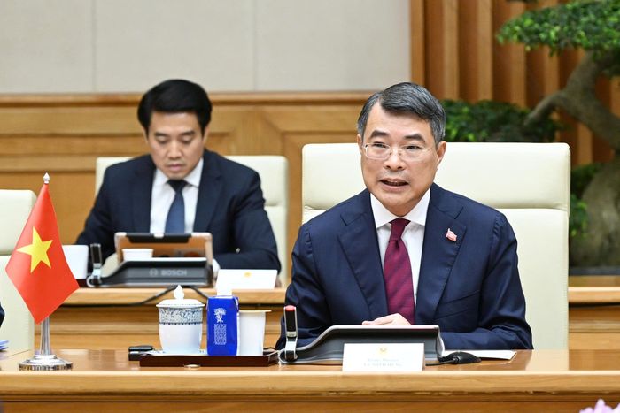 Nhấn mạnh tài chính là thế mạnh vượt trội của Thụy Sĩ và cũng là định hướng phát triển chiến lược của Việt Nam, Thủ tướng đề nghị Thụy Sĩ chia sẻ kinh nghiệm, hỗ trợ phát triển Trung tâm tài chính quốc tế tại Việt Nam, thúc đẩy kết nối với các trung tâm tài chính lớn trên thế giới; tăng cường hợp tác về tài chính xanh, quỹ đầu tư, quản lý tài sản, tài sản mã hóa, tín chỉ các-bon, trái phiếu quốc tế và công nghệ tài chính. Ảnh: Việt Linh. 