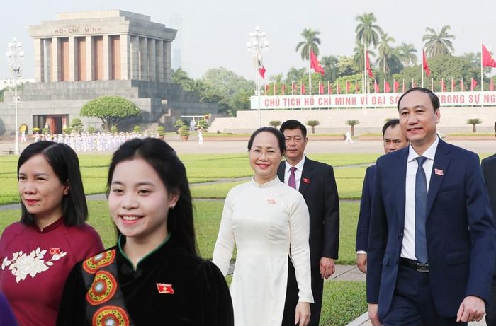 Kỳ họp dự kiến kéo dài 28 ngày làm việc, trong đó Quốc hội bố trí họp 6 ngày thứ Bảy, 1 ngày Chủ nhật; từ ngày 15-19.11, Quốc hội nghỉ để các cơ quan của Quốc hội, Chính phủ và các cơ quan hữu quan tiếp thu, chỉnh lý, hoàn thiện các dự thảo luật, nghị quyết