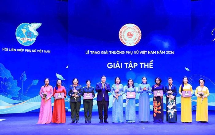 Phó Thủ tướng Thường trực Chính phủ Phạm Gia Túc và Chủ tịch Hội LHPN Việt Nam Lê Thị Thuỷ trao tặng Giải thưởng Phụ nữ Việt Nam năm 2026