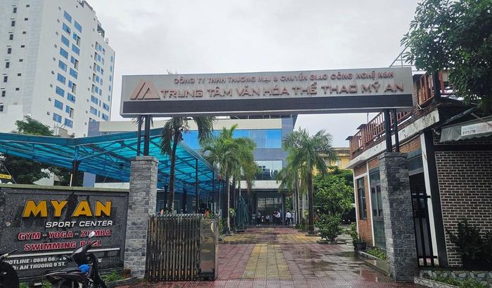 Công trình hiện hữu trên khu đất gồm tòa nhà 3 tầng, bể bơi… sẽ được nghiên cứu giữ lại