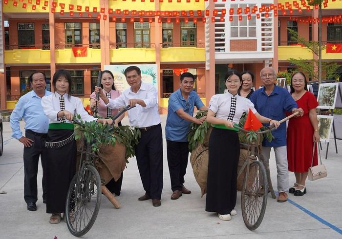 Điểm nhấn là hoạt động trải nghiệm đẩy xe đạp thồ, phương tiện vận chuyển đặc biệt góp phần bảo đảm hậu cần cho Chiến dịch Điện Biên Phủ
