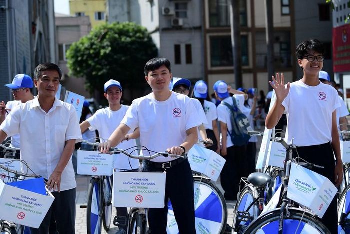 Hoạt động đạp xe diễu hành hưởng ứng xây dựng môi trường không khói thuốc