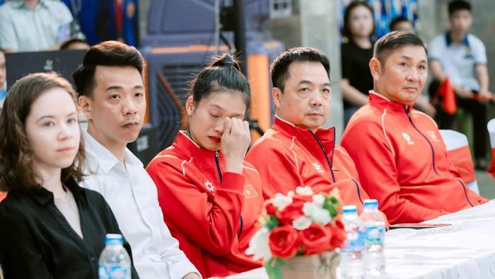 Nhìn lại chặng đường đã qua, nữ VĐV không giấu được sự xúc động
