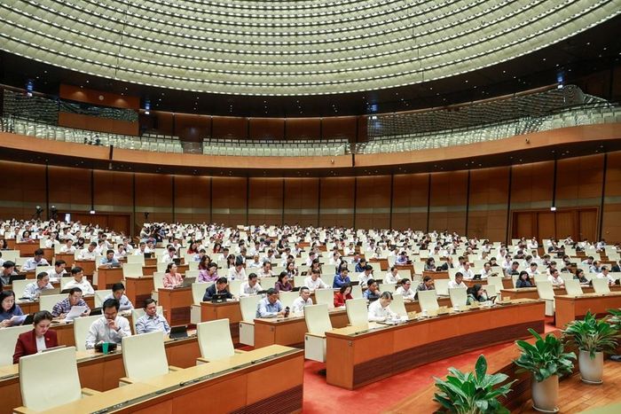 Các đại biểu dự phiên họp chiều 17.10