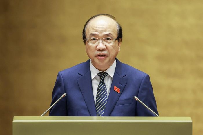 Chủ nhiệm Ủy ban Pháp luật và Tư pháp của Quốc hội Phan Chí Hiếu trình bày Báo cáo tóm tắt Báo cáo ý kiến về việc giải trình, tiếp thu, chỉnh lý dự thảo Bộ luật Hình sự (sửa đổi)