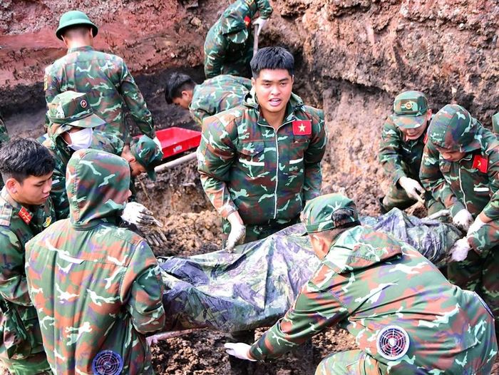 Tổng hài cốt liệt sĩ được phát hiện, quy tập trong đợt 2, từ ngày 15.10 đến nay, các lực lượng quy tập được 33 bộ hài cốt liệt sĩ đơn, trong đó 11 bộ có di vật kèm theo