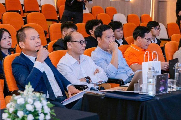 Giảng viên hướng dẫn Lê Hoàng Anh và mentor Nguyễn Hoàng Anh
