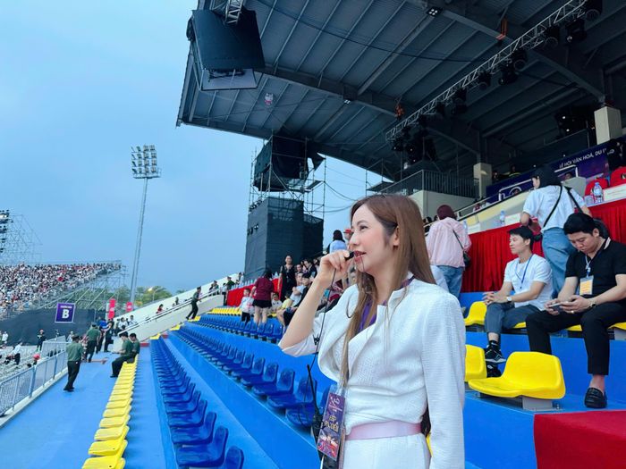 Tổng đạo diễn Lê Hải Yến đã "ăn nắng, dầm sương" cùng ekip để "Trọn một vòng yêu"