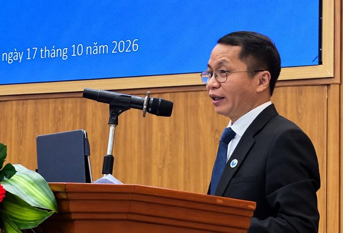 PGS-TS Hà Văn Minh (Trường Đại học Sư phạm Hà Nội) phát biểu tại hội thảo
