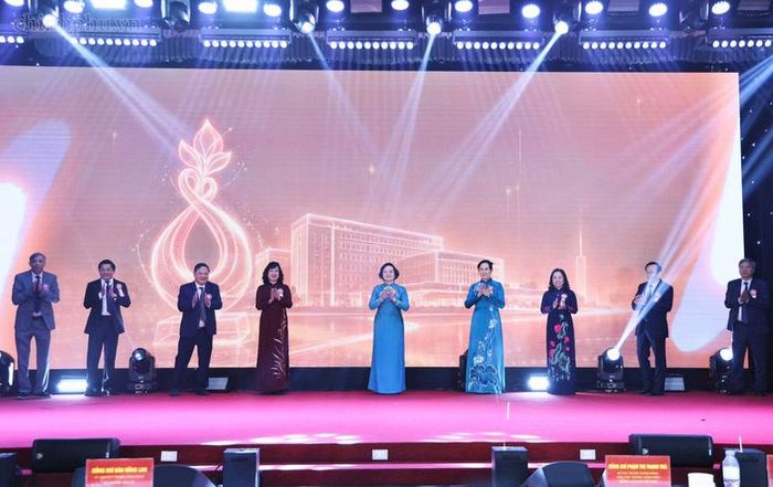 Phó Thủ tướng Phạm Thị Thanh Trà và các đại biểu khai trương Bệnh viện Phụ sản Trung ương Cơ sở 2 tại Hà Nội - Ảnh: chinhphu.vn/Thu Giang