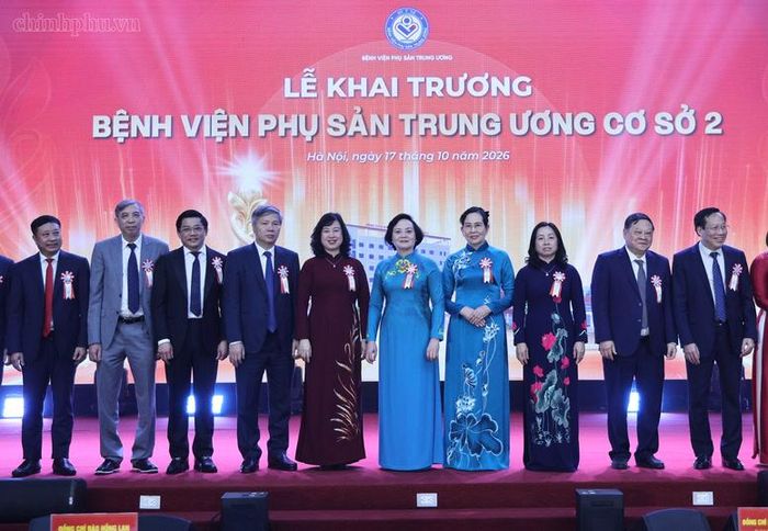 Phó Thủ tướng Phạm Thị Thanh Trà và các đại biểu dự lễ khai trương Bệnh viện Phụ sản Trung ương Cơ sở 2 tại Hà Nội - Ảnh: chinhphu.vn/Thu Giang