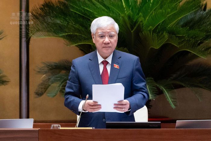 Phó Chủ tịch Thường trực Quốc hội Đỗ Văn Chiến điều hành Phiên họp