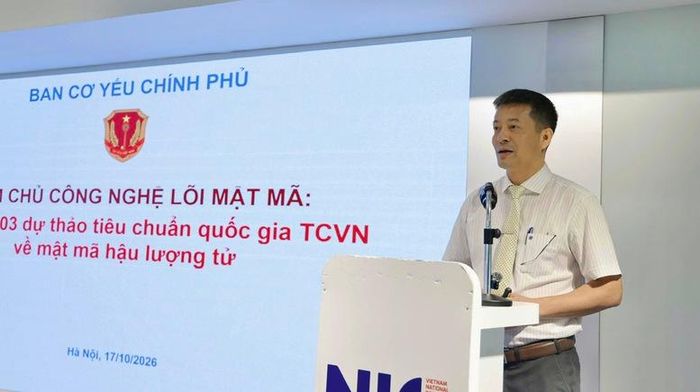 TS. Nguyễn Quốc Toàn, Viện trưởng Viện Khoa học-Công nghệ Mật mã, Ban Cơ yếu Chính phủ chia sẻ tại Hội thảo - Ảnh: chinhphu.vn/Diệu Anh