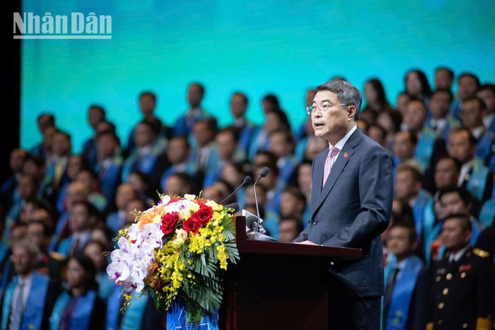 Thủ tướng Lê Minh Hưng khẳng định: Sự bứt phá của các thương hiệu hàng đầu đã trực tiếp nâng tầm uy tín quốc gia. Theo đánh giá của tổ chức Brand Finance, giá trị Thương hiệu quốc gia Việt Nam năm 2026 đạt trên 462 tỷ USD (tăng 45,14% so với năm 2020), vươn lên xếp thứ 32 trong tổng số 193 quốc gia.