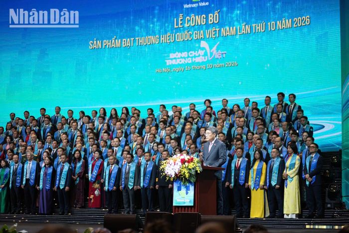 Thủ tướng Lê Minh Hưng nhấn mạnh, cộng đồng doanh nghiệp Việt Nam dần chuyển dịch mạnh mẽ từ "làm ra tại Việt Nam" sang "sáng tạo bởi Việt Nam", khẳng định năng lực tự chủ và sức cạnh tranh thực chất.