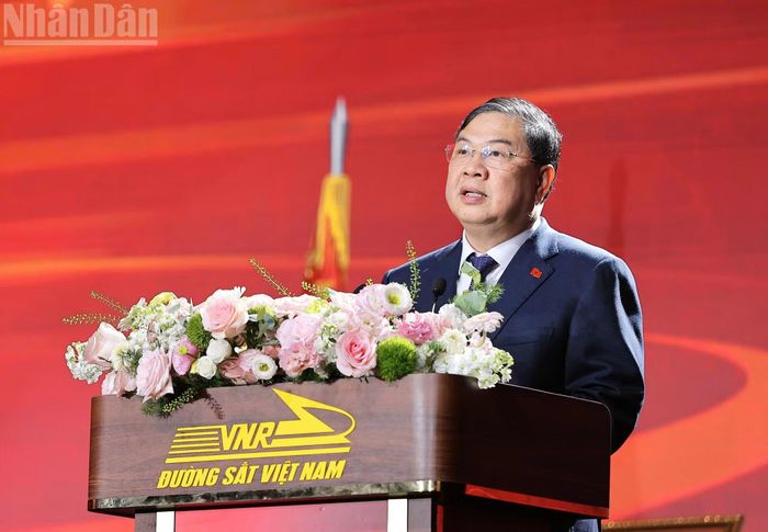 Đồng chí Phạm Gia Túc, Ủy viên Bộ Chính trị, Phó Thủ tướng Thường trực Chính phủ phát biểu chỉ đạo tại buổi lễ.