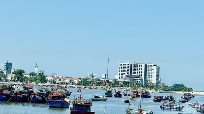 Khai thác nguồn lực biển hợp lý vì sự phát triển bền vững nói chung. (Ảnh: HNV)