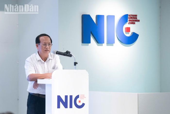 Nguyên Viện trưởng Viện khoa học-công nghệ mật mã, Tiến sĩ Trần Văn Trường, góp ý về quy trình hoàn thiện tiêu chuẩn. (Ảnh: MINH DUY)