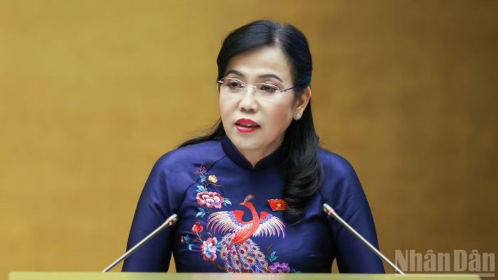 Chủ nhiệm Ủy ban Khoa học, Công nghệ và Môi trường của Quốc hội Nguyễn Thanh Hải trình bày báo cáo thẩm tra. (Ảnh: DUY LINH)