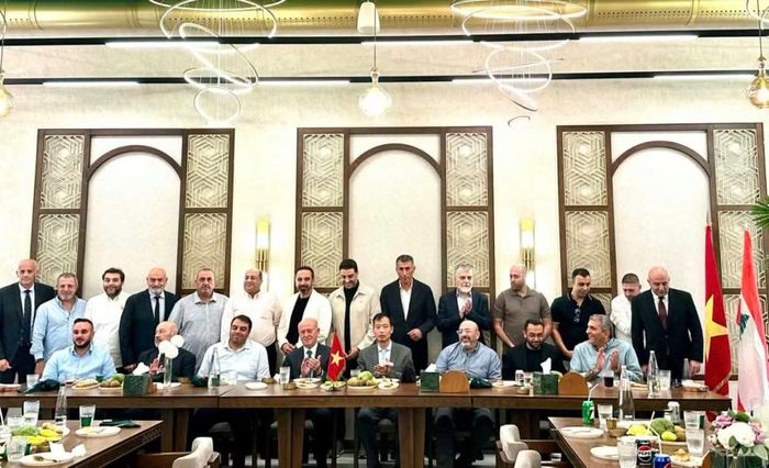 Đại sứ Nguyễn Nam Dương đồng chủ trì “Diễn đàn doanh nghiệp Việt Nam- Lebanon”, với sự tham dự của đại diện hơn 50 doanh nghiệp Lebanon. (Ảnh: Đại sứ Việt Nam tại Ai Cập cung cấp)