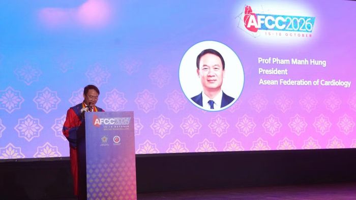 Giáo sư, Tiến sĩ Phạm Mạnh Hùng, Chủ tịch AFC nhiệm kỳ 2025-2027 phát biểu tại phiên khai mạc.