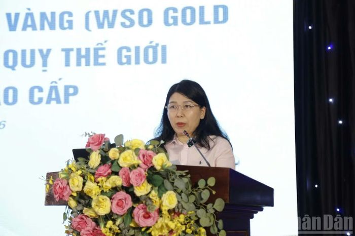 Bà Nguyễn Thị Anh, Giám đốc Sở Y tế tỉnh Hưng Yên, ghi nhận và chúc mừng những nỗ lực của tập thể bệnh viện trong quá trình xây dựng, phát triển chuyên môn. (Ảnh: MAI TÚ)